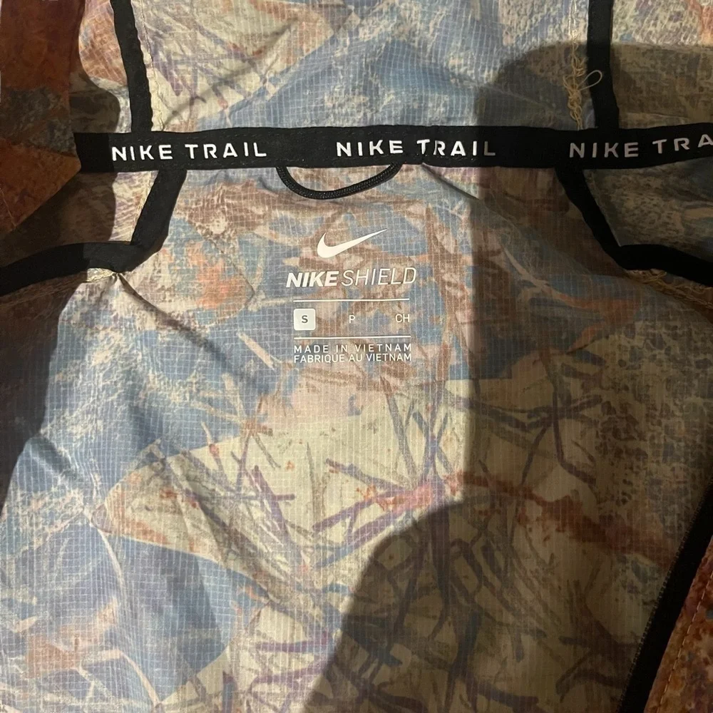 COPY - EUC Nike Trail windbreaker running hiking jacket, multicoloured, size sm… - Picture 5 of 12